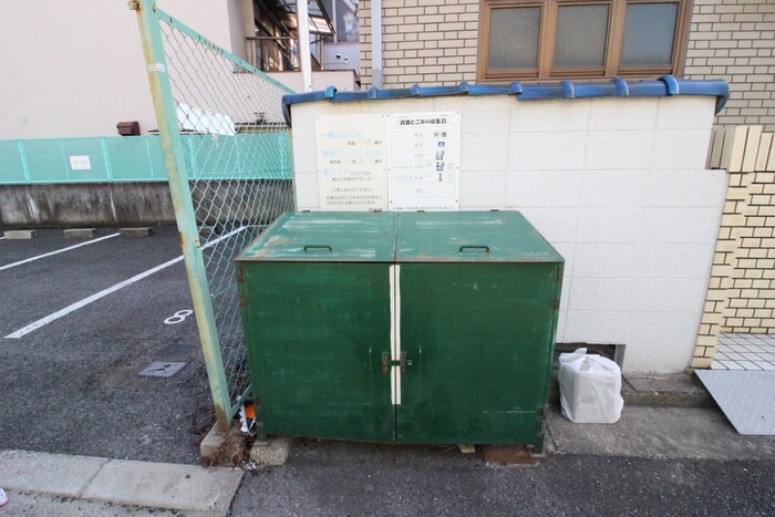 バイク置き場 シャルム田川