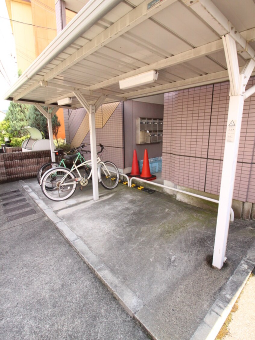 駐輪場 カルチェラタン