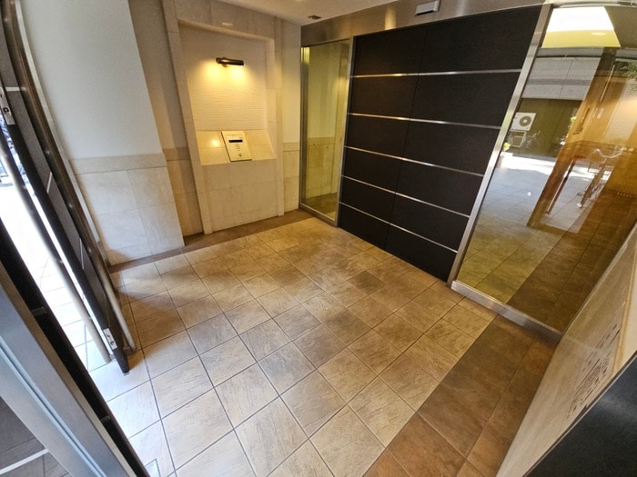 エントランス部分 レガ－ロ布施