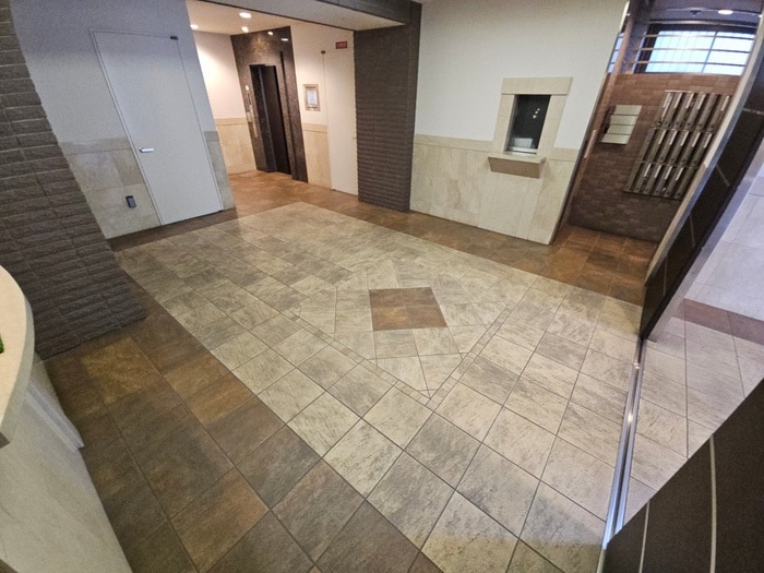 エントランス部分 レガ－ロ布施