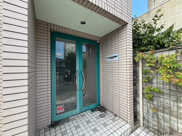 エントランス部分 グレ－スコ－ト