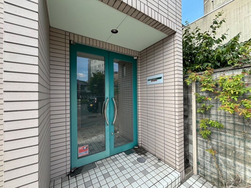 エントランス部分 グレ－スコ－ト