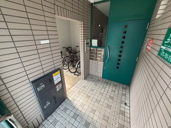 エントランス部分 グレ－スコ－ト