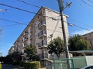 男山第４住宅３０３棟（５０６）の外観