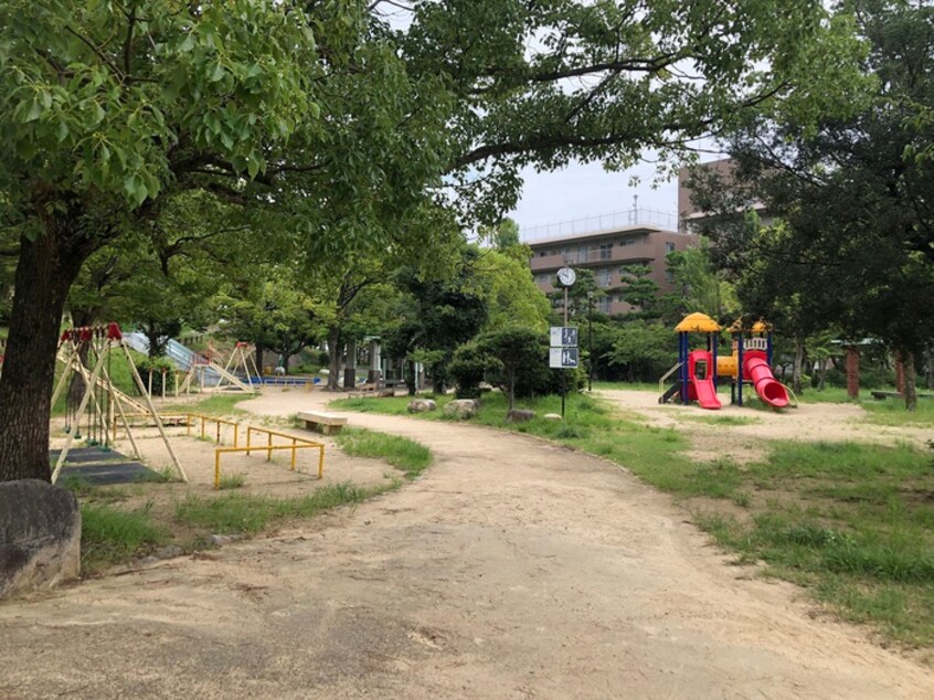 朝日ケ丘公園(公園)まで550m 朝日ヶ丘荘苑