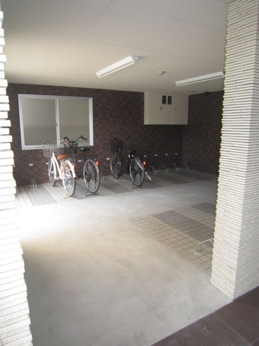 駐輪場 ドゥエリング太子橋