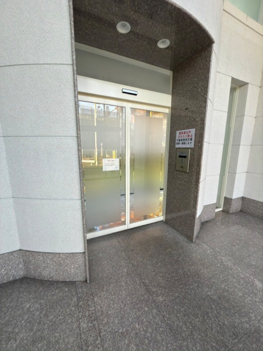 エントランス部分 ルミエール長尾