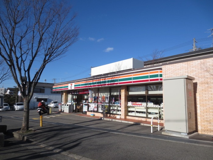 セブンイレブン(コンビニ)まで238m 誠月ハイツ