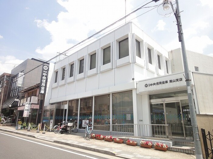 京都中央信用金庫嵐山支店(銀行)まで572m ラトゥールＹＧ
