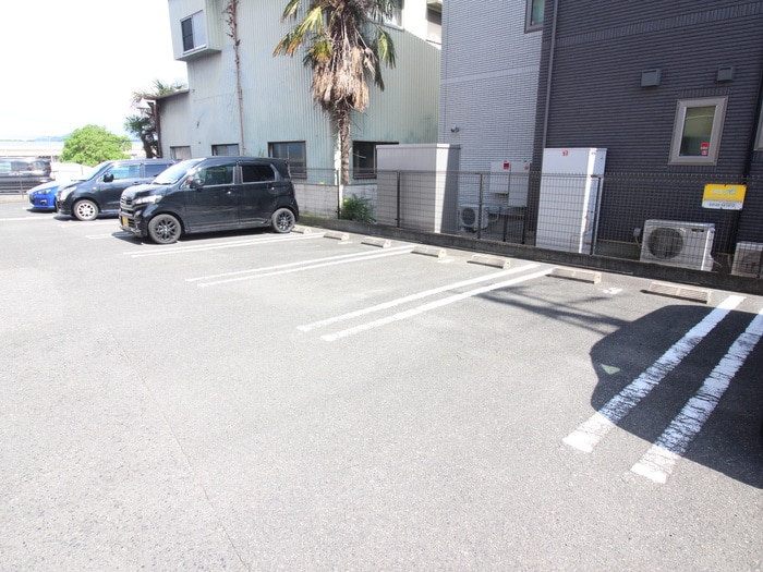 駐車場 カ－サ・フィオ－レⅡ