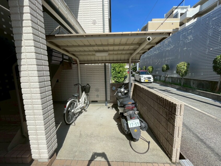 駐輪場 マノワールデルニエ