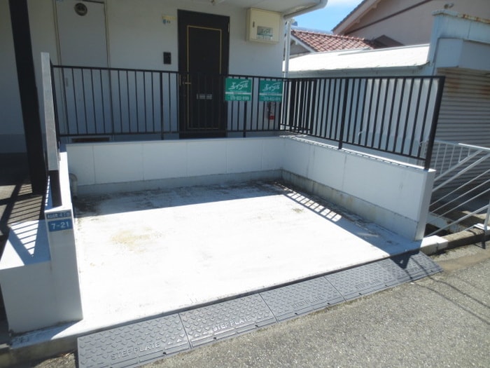 駐輪場 ベルシオン岡本