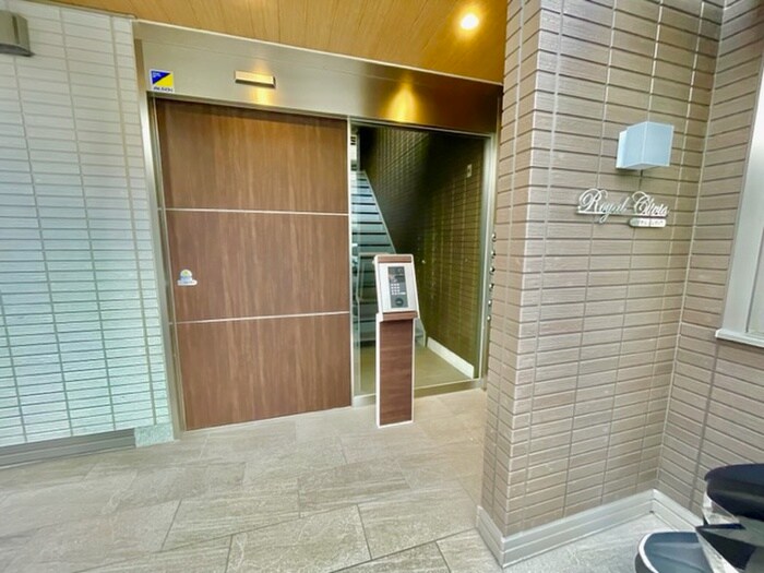 エントランス部分 ロイヤルクレヴィア