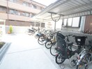 駐輪場 アーモンドアイ