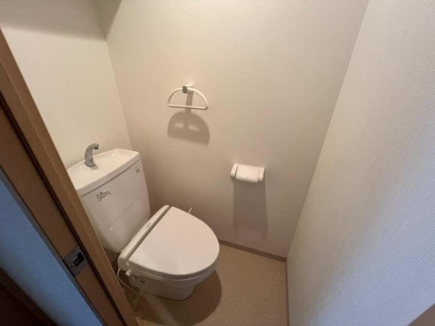 トイレ ジュネ－ゼグラン上本町(６０３)