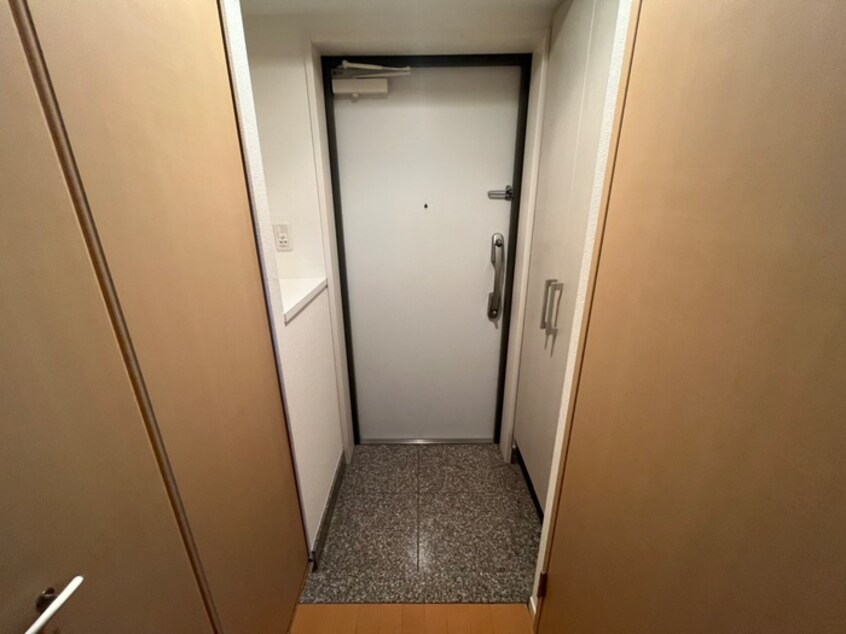 玄関 ジュネ－ゼグラン上本町(６０３)