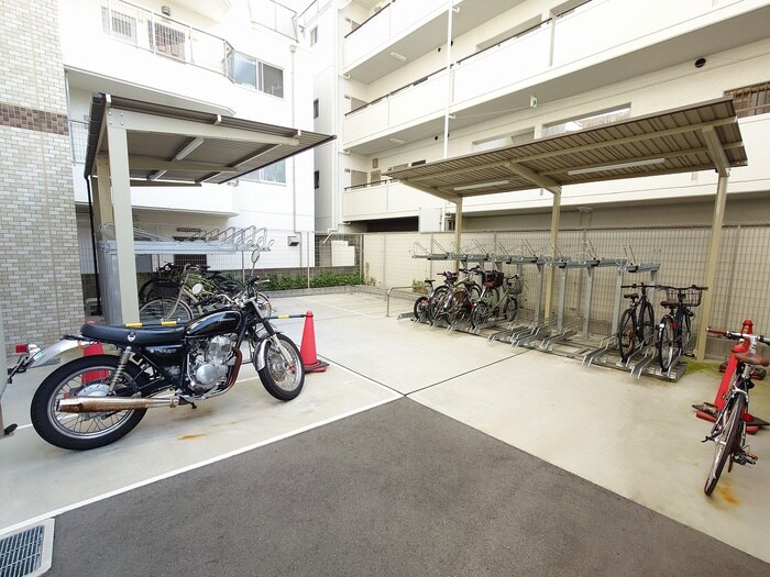 駐輪場 SPコート神戸