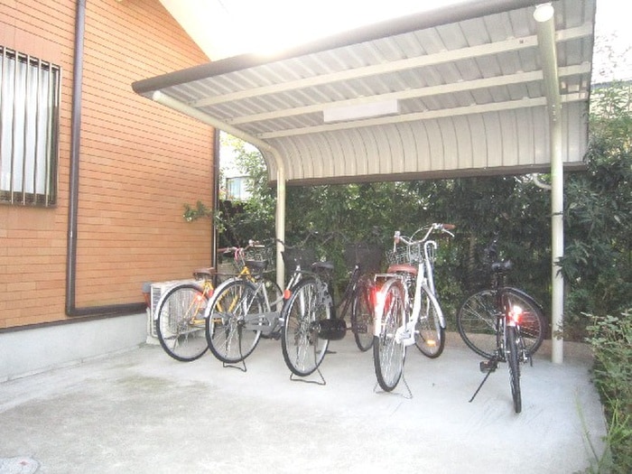 駐輪場 フロ－ラ小野
