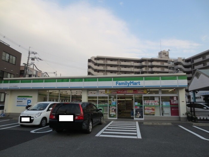 ファミリーマートトヨタくずは牧野店(コンビニ)まで252m ツインビルＢ