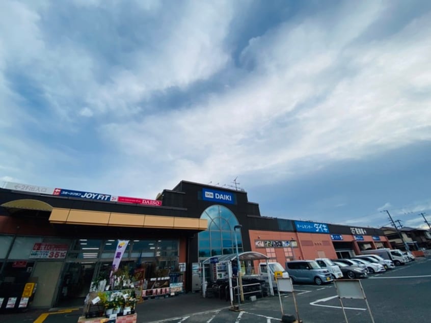 DCM(電気量販店/ホームセンター)まで405m Ｂ・Ｃマンション