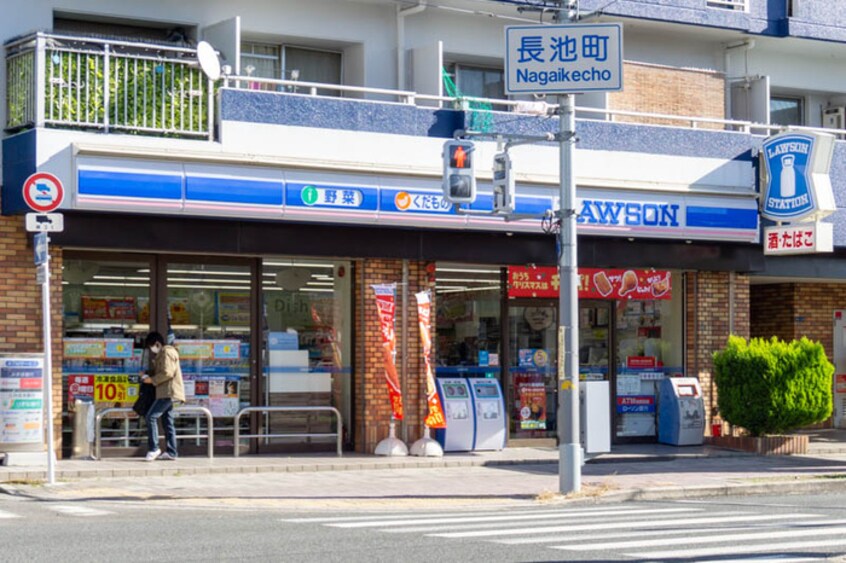 ローソン 長池町店(コンビニ)まで42m Ｋ＆Ａながいけ