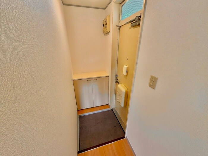 玄関 ＫひるさいどてらすＡ