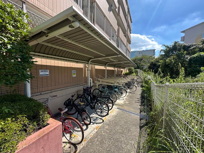 駐輪場 リアライズ安威