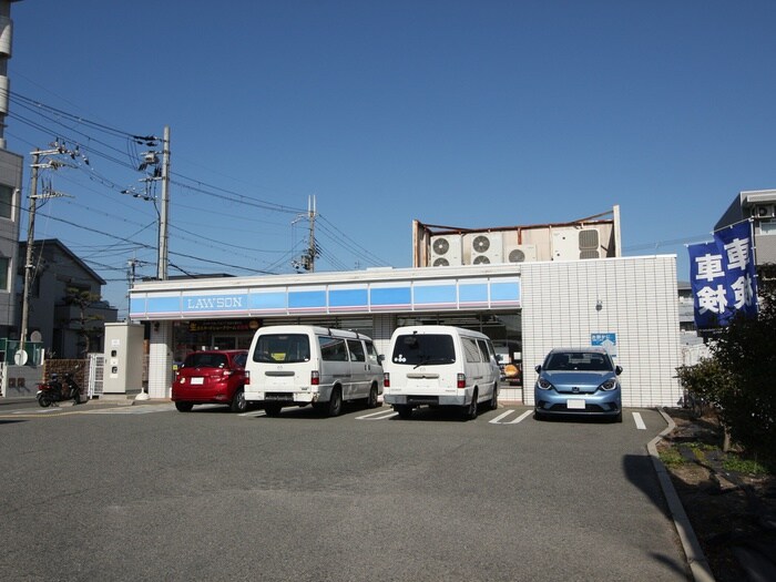 ローソン箕面牧落三丁目店(コンビニ)まで836m 牧落荘園　南棟