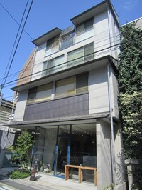 T HOUSE