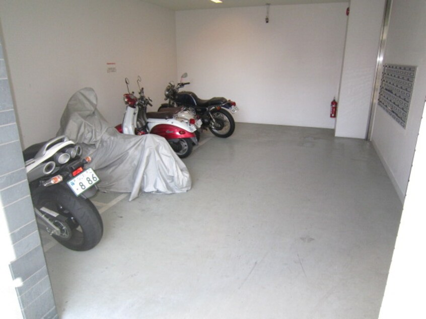 バイク置き場 ＭＤＩ三国コ－ト