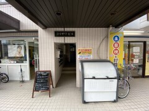 エントランス部分 コマザワビル