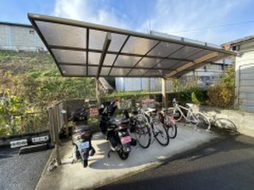 駐輪場 コマザワビル