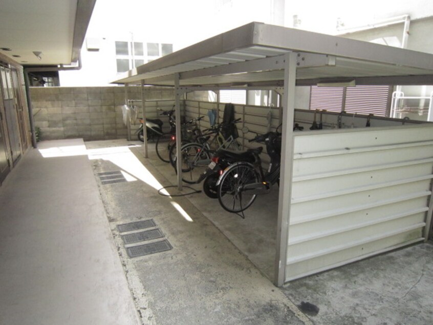 駐輪場 ビアンヌール川西