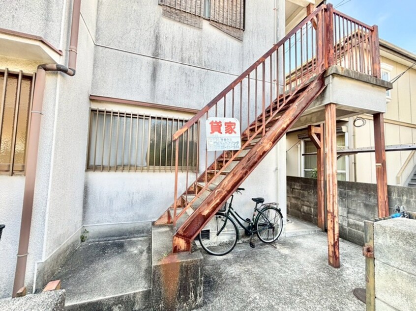 エントランス部分 芝　文化