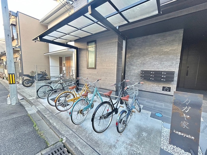 駐輪場 カガヤ家