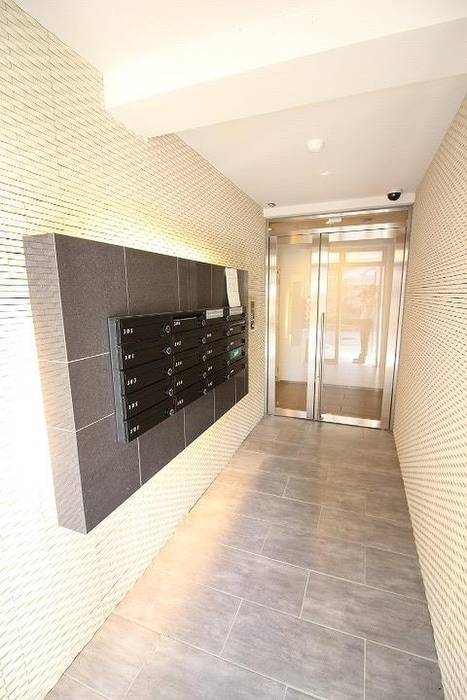 エントランス部分 カ－スル岡町