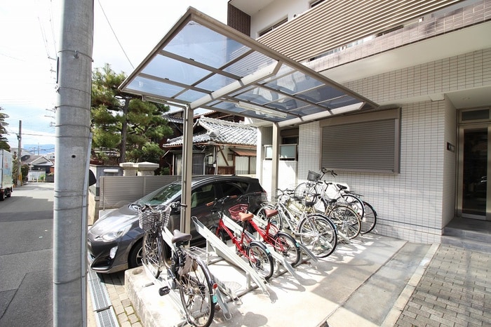 駐輪場 カ－スル岡町