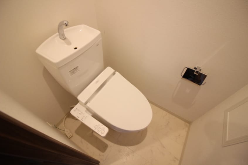 トイレ カ－スル岡町