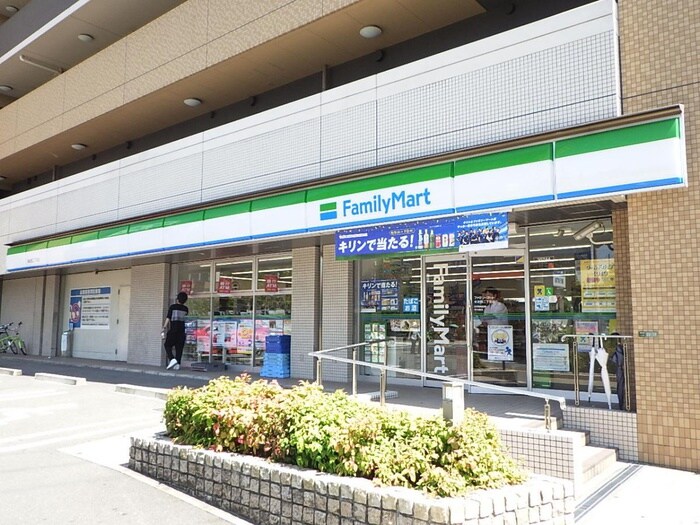 ファミリーマート本庄西二丁目店(コンビニ)まで70m セントリヴィエ大阪梅田