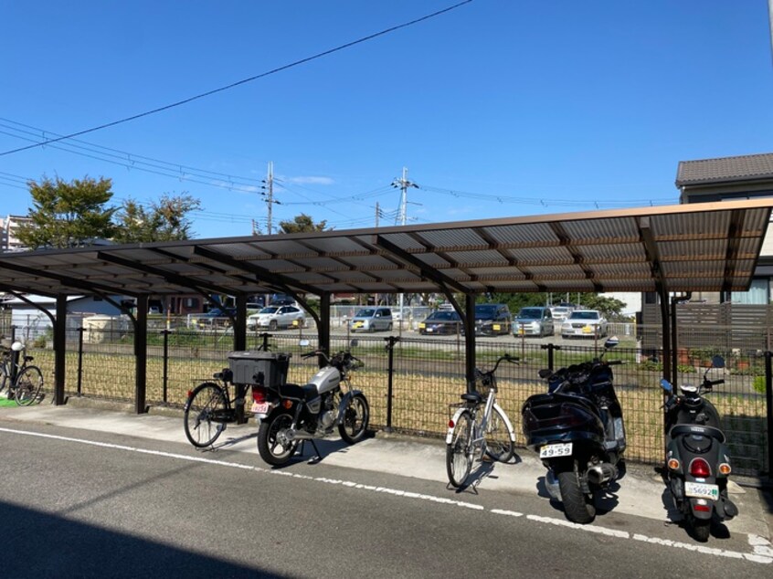 バイク置き場 コモド野麿