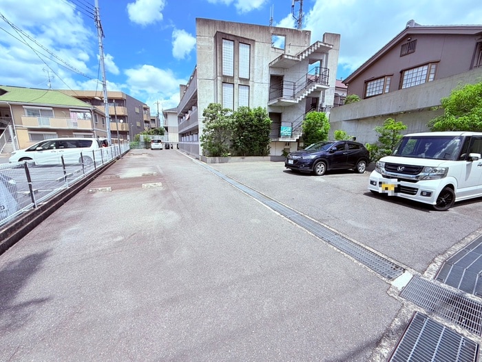 駐車場 ティホス