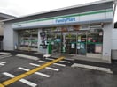 ファミリーマート(コンビニ)まで350m リブカントリー