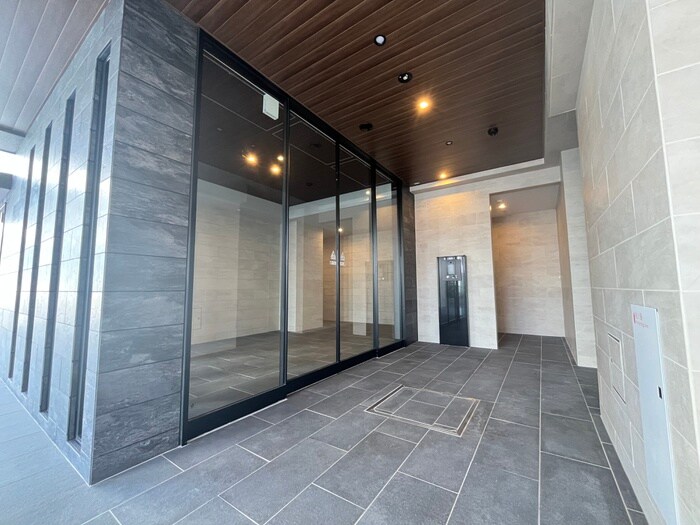 エントランス部分 ｸﾛｰﾊﾞｰ･ｸﾚｱ石橋阪大前