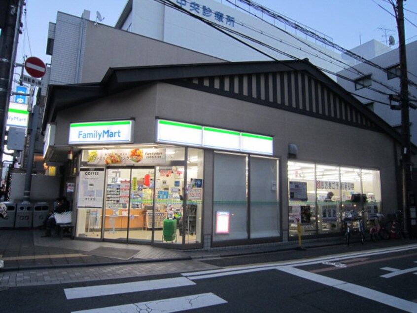 ファミリーマート 京都三条高倉店(コンビニ)まで50m シルトクレーテ三条