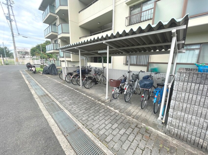 バイク置き場 尾勝山ハイツ