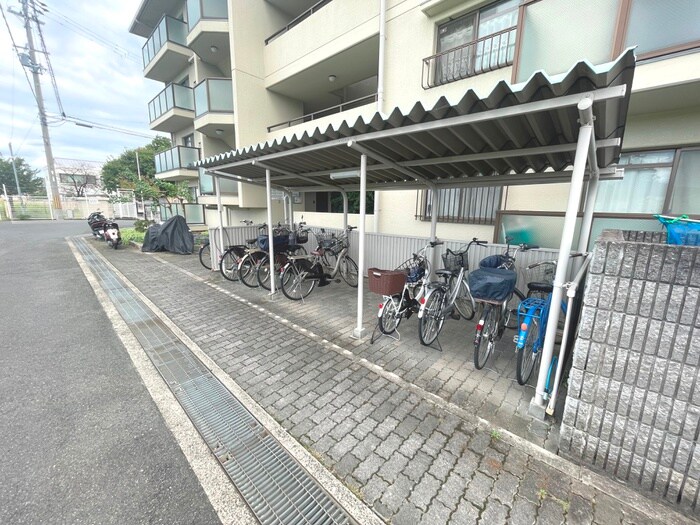 バイク置き場 尾勝山ハイツ