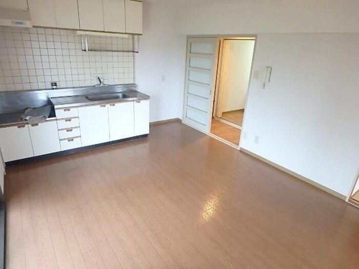 居室 尾勝山ハイツ