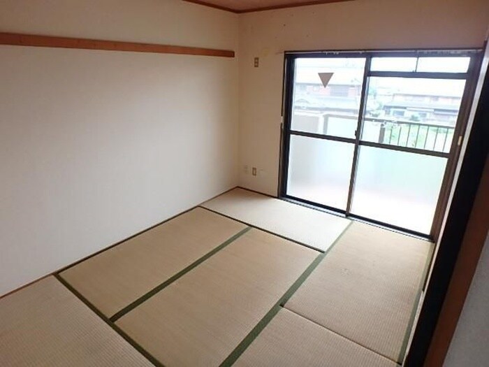 居室 尾勝山ハイツ