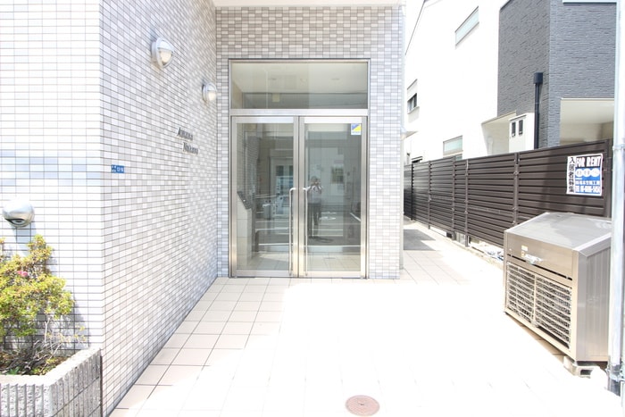 エントランス部分 アマナ