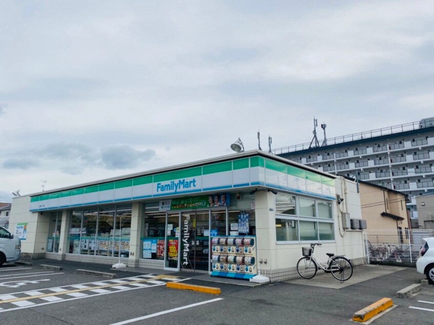 ファミリマート忠岡東１丁目店(コンビニ)まで120m ウエムラグレース忠岡町